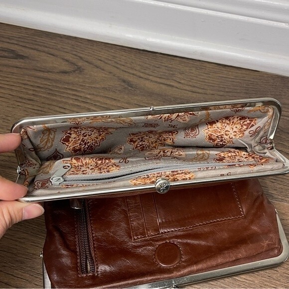 HOBO Womens Lauren Clutch Wallet Leather Floral Lining - EUC - Picture 9 of 16